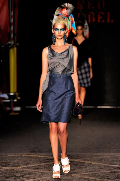 Look 2
